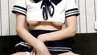 Сводная сестра ласкает себя после школы. Японское