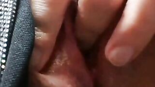 Je m'ennuie toute seule aujourd'hui, alors je joue en solo