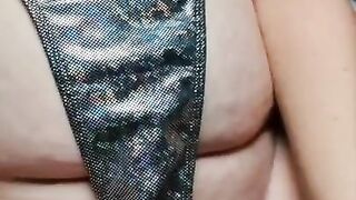 Je m'ennuie toute seule aujourd'hui, alors je joue en solo