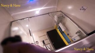 Sexo en el jacuzzi. Nancy y Hans jugando. Sexo oral. Cabalga. Gopro.