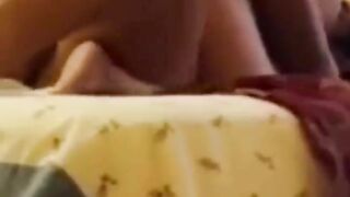 47 yasindaki evli hatunu kocasi sikemiyormus. Genc sikicisi onu bagirtarak sikiyor.47 years old cuckold horny woman.