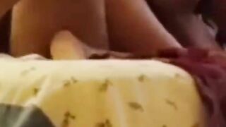 47 yasindaki evli hatunu kocasi sikemiyormus. Genc sikicisi onu bagirtarak sikiyor.47 years old cuckold horny woman.