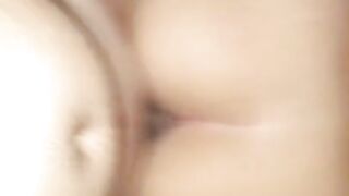 Morenita mojada de perrito