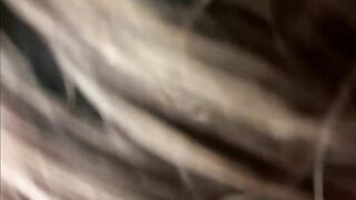 Fudendo a namorada na cozinha - ela adora ler comentário