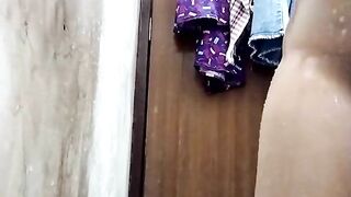 Bhabhi Desi bath in bathing when her husband go to office