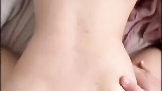 Namorada novinha rabuda dando de quatro