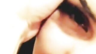 Милая девушка сосёт член!