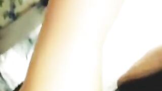 Милая девушка сосёт член!