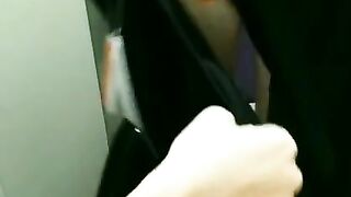 Школьница в сексуальном белье примеряет наряды перед 1 сентября. примерочной