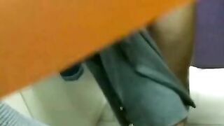 Школьница в сексуальном белье примеряет наряды перед 1 сентября. примерочной