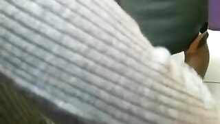 Школьница в сексуальном белье примеряет наряды перед 1 сентября. примерочной