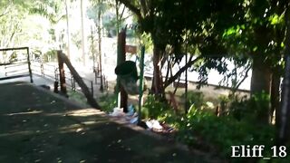 Mamada en público en un parque con mi novia (Casi la pillan con mi verga en la boca)