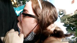 Mamada en público en un parque con mi novia (Casi la pillan con mi verga en la boca)