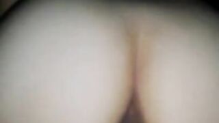 Jovencita de gran culo tiene sexo duro ricos sentónes y gemidos fuertes