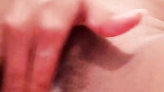 A mí padrastro le gustan las vaginas peludas asi que le mandé un vídeo pensando en el