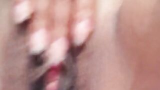 A mí padrastro le gustan las vaginas peludas asi que le mandé un vídeo pensando en el