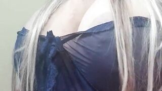 Watch this sexy lady Susi in blu underwear showing pussy rubbing muffinpussy