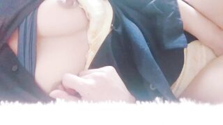 シャツの中、痴漢にブラをはだけさせられて火照りを収めるオナニー Japanese girl masturbation