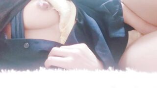 シャツの中、痴漢にブラをはだけさせられて火照りを収めるオナニー Japanese girl masturbation