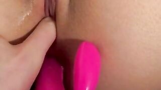 18 Jährige bekommt das erste mal etwas in den Arsch gesteckt!