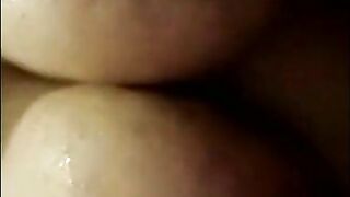 UNA RICA DUCHA SOBANDO MIS GRANDE TETAS