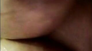 UNA RICA DUCHA SOBANDO MIS GRANDE TETAS