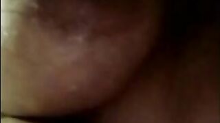 UNA RICA DUCHA SOBANDO MIS GRANDE TETAS