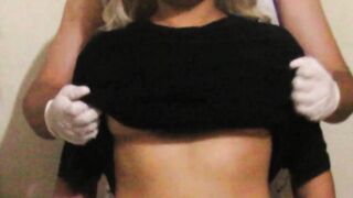 Mi doctor de casa examinando e tocando mis pechos