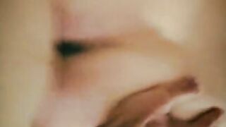 Fick und schlag mich noch härter!!! Sexy Nachbarin schreit beim Orgasmus