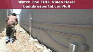 BANGBROS - Juicy PAWG Sophia Steele Likes To Give Outdoor Blowjobs