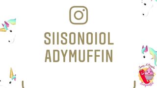 Alla milf tettona le scopano l'ascella