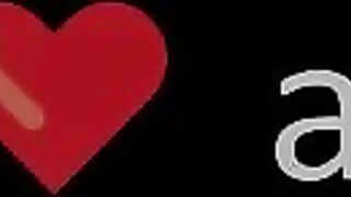 Она течёт, как последняя сучка, когда её ебут раком. Крупный план.