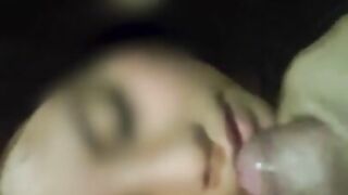 Recibiendo leche en la cara