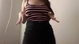 Cute 18 years petite latina dancing reggaeton OnlyFans: studentwhoneedsmoney