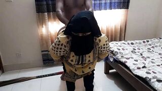 25 year old Aunty ko Jabardasti Chudai - Indian Hot Aunty fucks Neighbor while sweeping the house