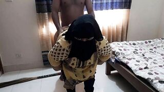 25 year old Aunty ko Jabardasti Chudai - Indian Hot Aunty fucks Neighbor while sweeping the house