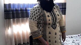 25 year old Aunty ko Jabardasti Chudai - Indian Hot Aunty fucks Neighbor while sweeping the house