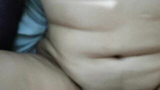 Mi novia me pilla viendo porno y me saca toda la lechita