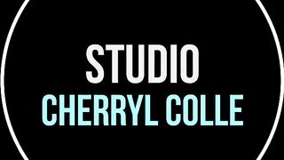 SEXY MATURE WOMAN IN LEATHER LIKE STOCKINGS