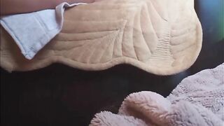 Hot BBW cougar MILF destroys her cunt until she cums and trickles ????