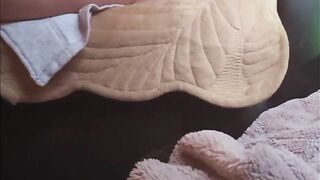 Hot BBW cougar MILF destroys her cunt until she cums and trickles ????