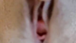 Japanese girl’s close up pussy. Please cum inside me♡