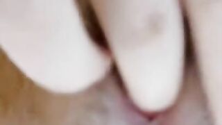 Japanese girl’s close up pussy. Please cum inside me♡