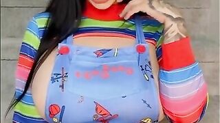 Cosplay Cassie Curses as Chucky rides a dildo