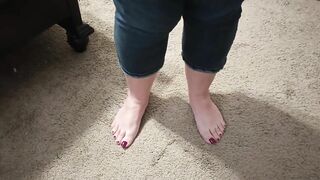 hotwife gives chore list before ballbusting her slave