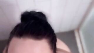 MinnieBBW receives golden shower from Kashkush before giving blowjob