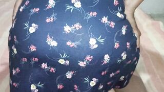 Mi stepsobrina me seduce Mostrandome el culo