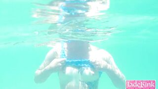 Fucking at the beach creampie