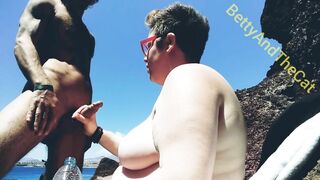 Je baise ma femme a la mer et elle me suce devant un voyeur