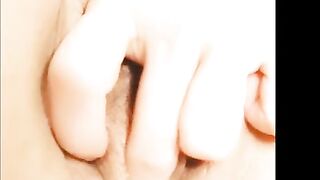 From masturbation, creampie sex! Scrape out a large amount of sperm in the toilet so as not to get p